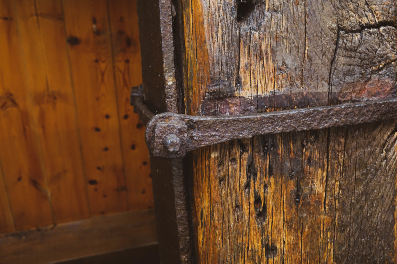 Derrière la porte d'un moulin - ©FDSF Derrière la porte d'un moulin - ©FDSF