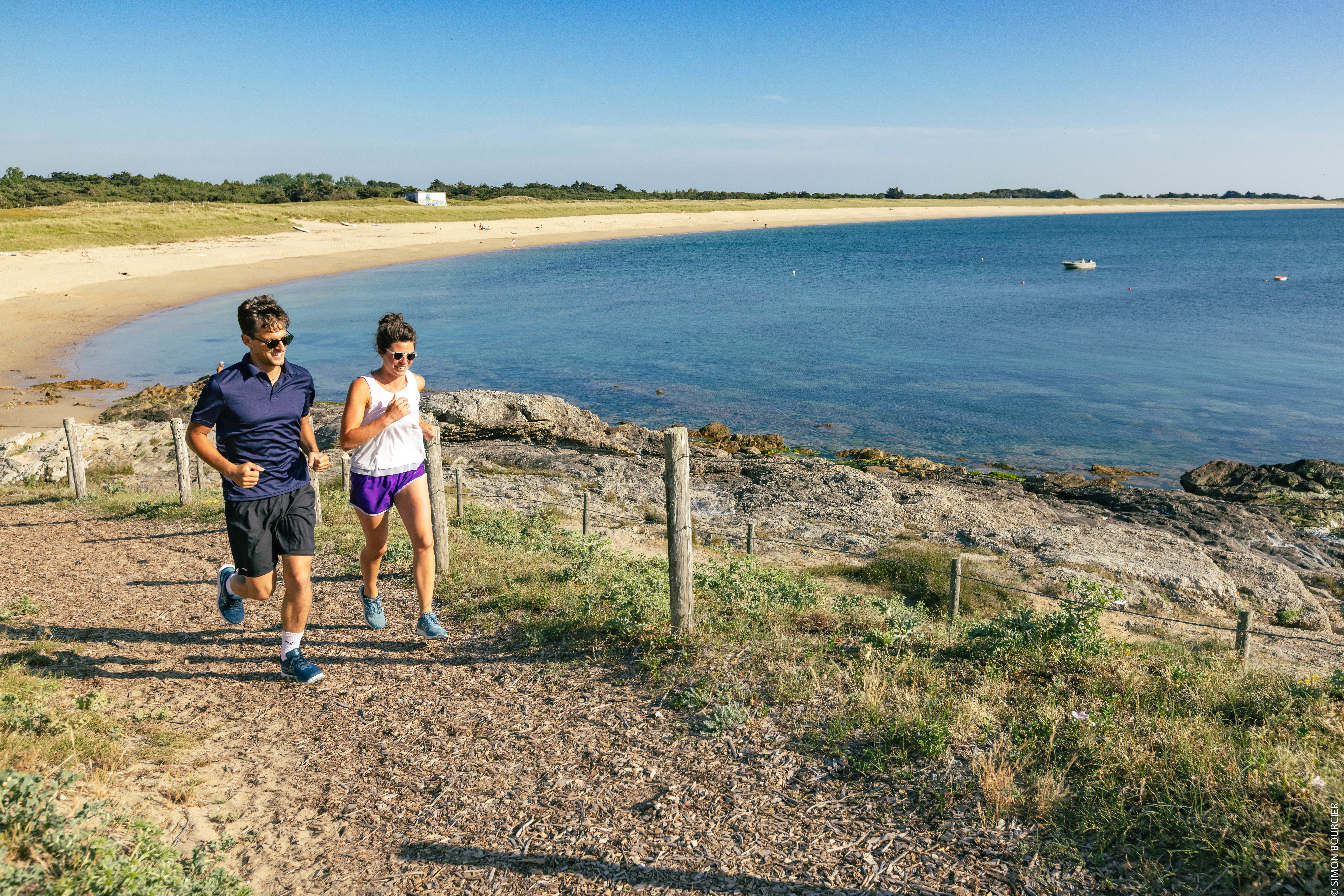 ©Office de Tourisme Ile de Noirmoutier - ©Vendée Expansion - ©Simon Bourcier- Plage de Luzeronde à L'Herbaudière et running ©Office de Tourisme Ile de Noirmoutier - ©Vendée Expansion - ©Simon Bourcier- Plage de Luzeronde à L'Herbaudière et running