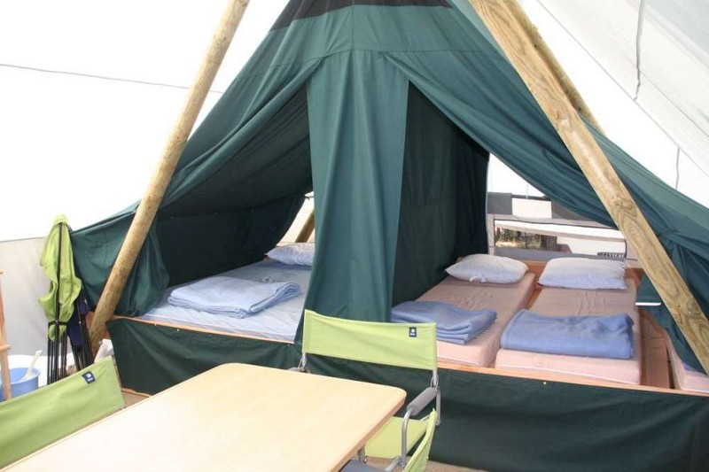 ile-de-noirmoutier-campings-huttopia-tente-toile-et-bois-chambres-5917869