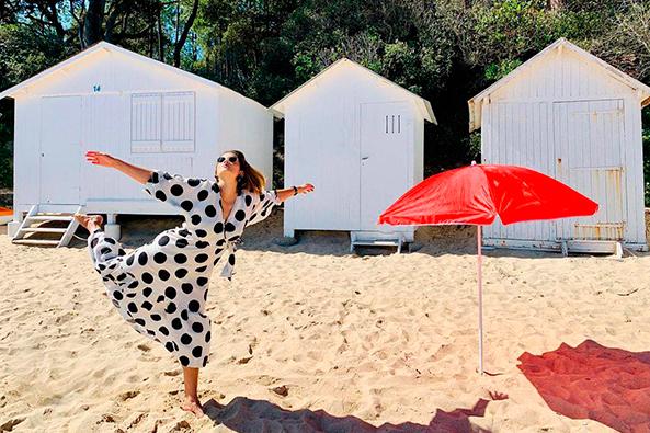 Danser sur une plage du Bois de la Chaise ©anaearth