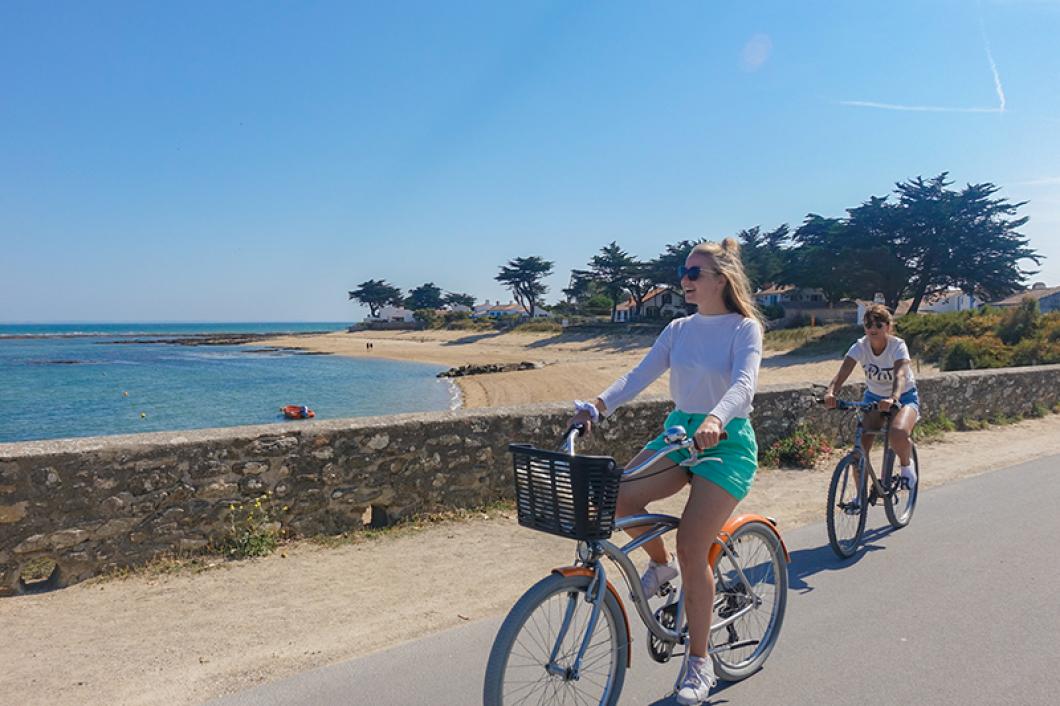 Balade à vélo au Vieil entre amis ©Quentin Boulegon