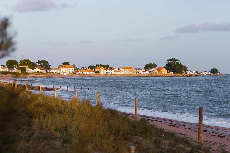 Vue ancien village du Vieil depuis plage de la Clère - Trendz