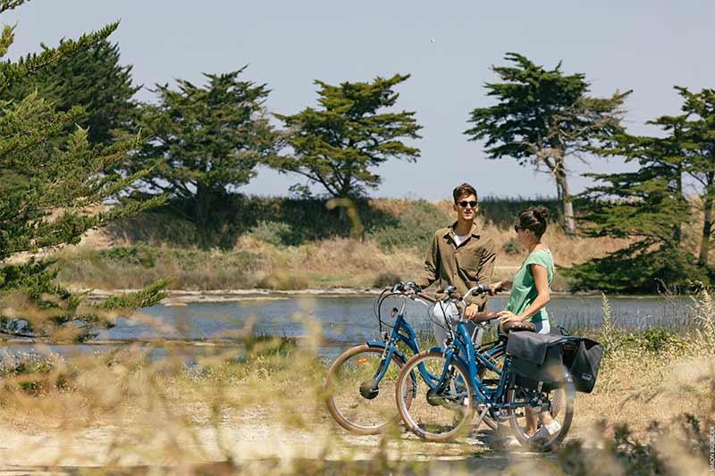 Promenade à vélo Polder de Sébastopol ©Office de Tourisme Ile de Noirmoutier - Vendée Expansion - Simon Bourcier