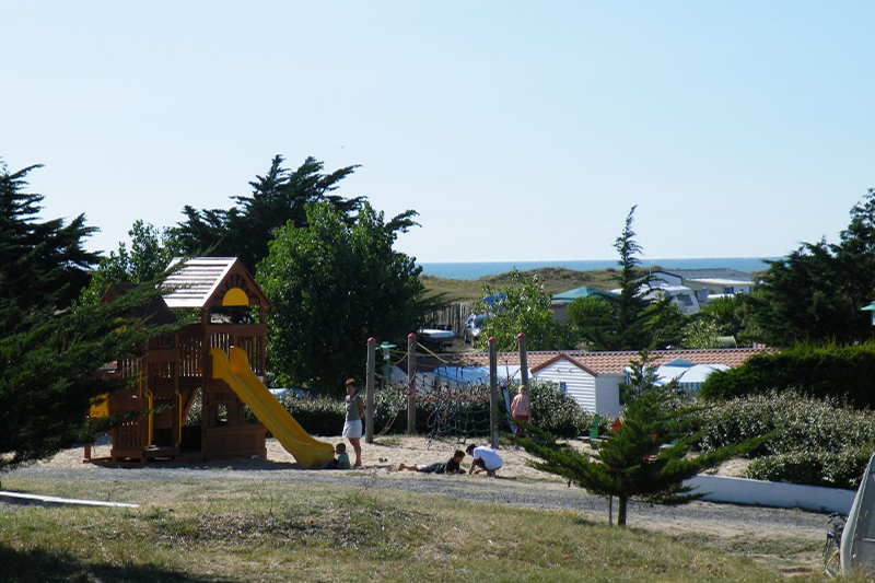 Aire de jeux vue mer - Camping Les Onchères Aire de jeux vue mer - Camping Les Onchères