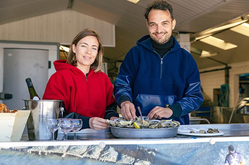 Bar à huîtres dégustation ©Office de Tourisme Ile de Noirmoutier - Vendée Expansion - Simon Bourcier Bar à huîtres dégustation ©Office de Tourisme Ile de Noirmoutier - Vendée Expansion - Simon Bourcier