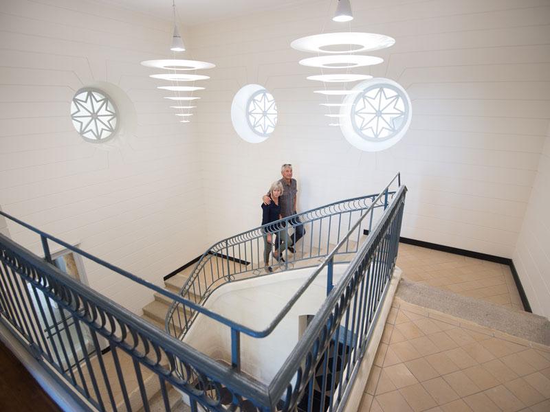 Haut de l’escalier de l’Hôtel Jacobsen - © JS Evrard 
