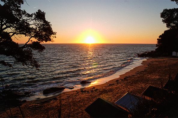 Lever de soleil plage de l’Anse rouge ©Léa Filisetti