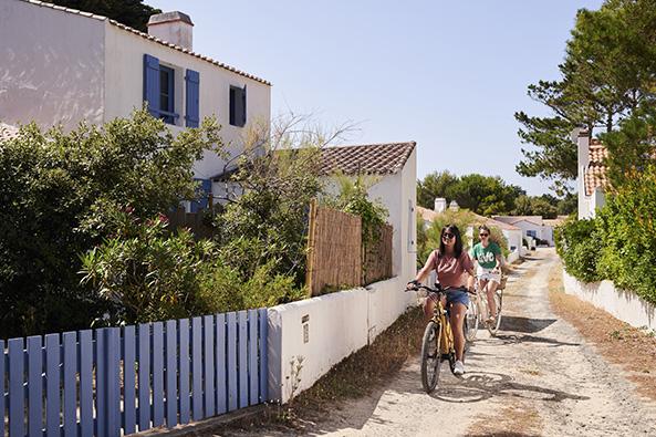 Maisons typiques - vélo - île de Noirmoutier ©Rudy Burbant