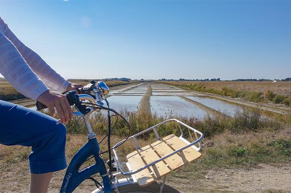 Balade à vélo marais salant ©Quentin Boulegon