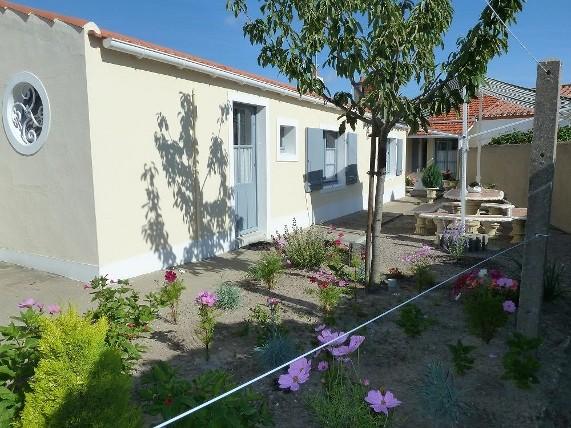 Mrs Simone Frioux - Semi-detached house for 3 people