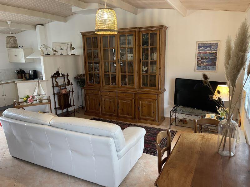 M. CHARPENTREAU Detached house sleeps 4