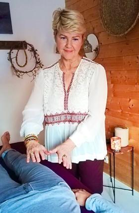 Estelle Sawastyanowicz - Soins holistiques/Numérologie de la Métamorphose/Massages bien-être énergétiques