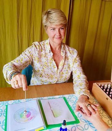 Estelle Sawastyanowicz - Soins holistiques/Numérologie de la Métamorphose/Massages bien-être énergétiques