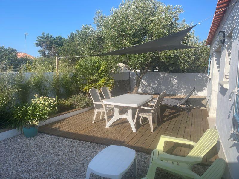 M. CHARPENTREAU Detached house sleeps 4