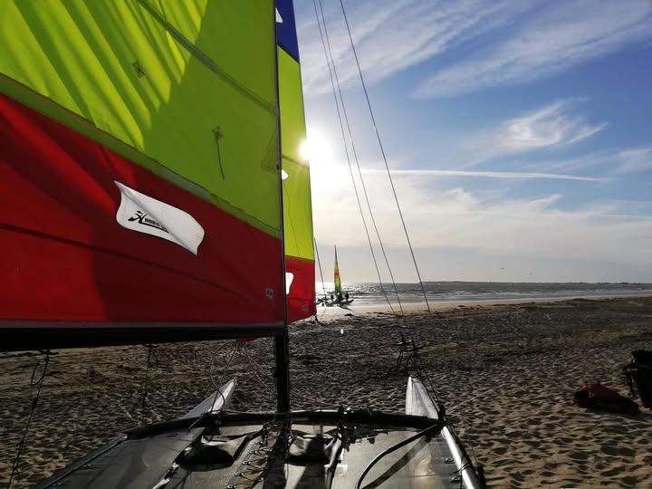 Du 20 au 24 avril 2026 - Stage de catamaran pour jeunes et adultes en Topaz 14 / Hobie Cat avec Hissez-Haut
