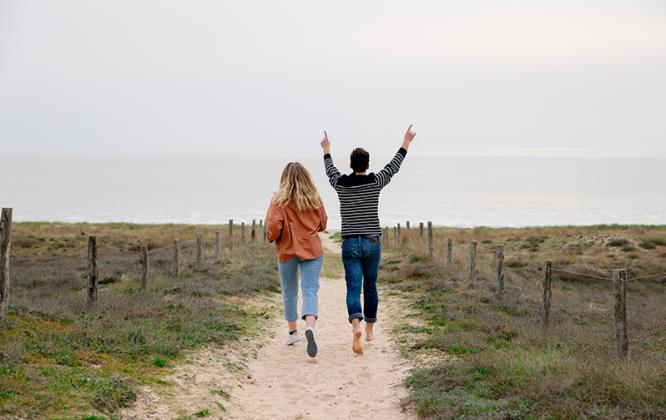 Balade plage île de Noirmoutier couple ©Trendz